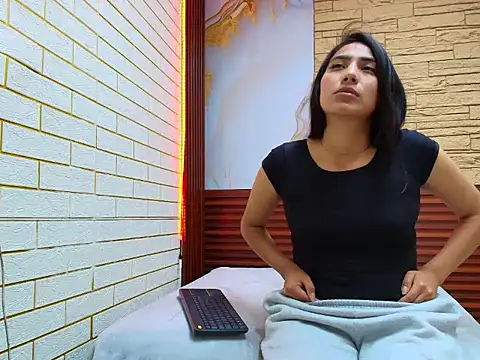 Snapshot of mellaniemonroe303av chatting on 04-10-26, 09:44 mellaniemonroe303av online show from 04-10-26, 09:44