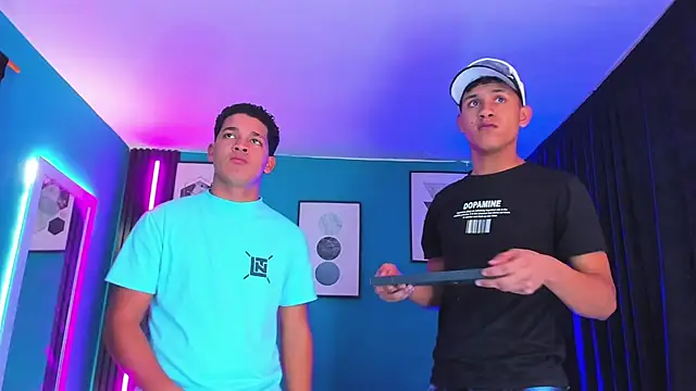  HotWildwolves online show from 04-10-26, 08:16