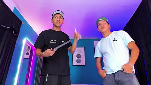  HotWildwolves online show from 04-09-26, 11:55