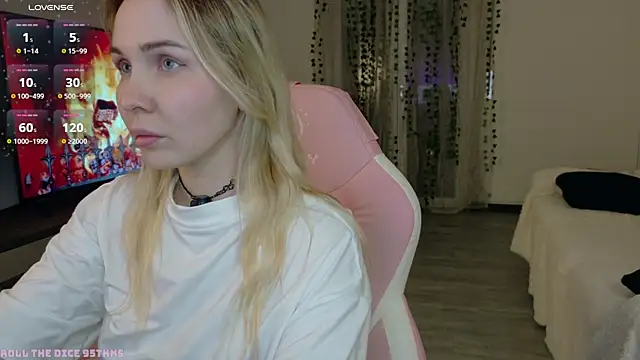 Snapshot of xxYourHoney chatting on 04-10-26, 11:34 xxYourHoney online show from 04-10-26, 11:34