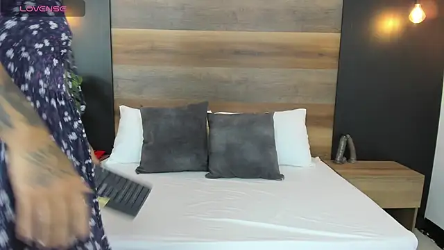 jade spinters online show from 06-24-26, 07:33