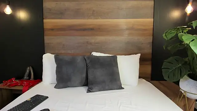 jade spinters online show from 06-12-26, 07:44