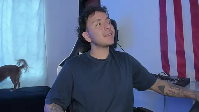 Snapshot of alexmontesco chatting on 04-10-26, 10:17 alexmontesco online show from 04-10-26, 10:17