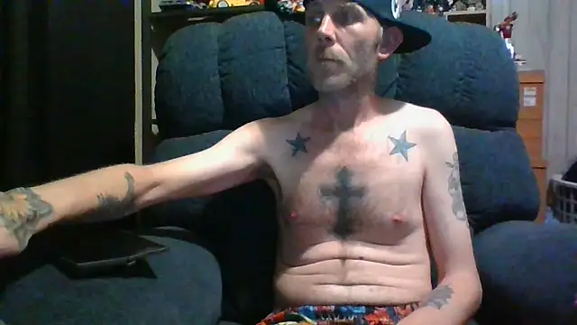 Snapshot of EEYORE86 chatting on 04-15-26, 12:38 EEYORE86 online show from 04-15-26, 12:38