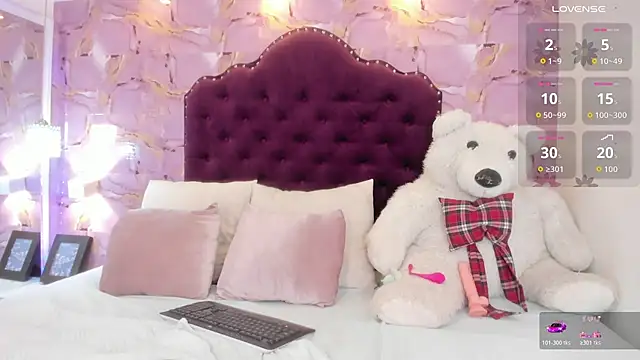 Snapshot of luna_bloomm_ chatting on 06-23-26, 04:10 luna bloomm online show from 06-23-26, 04:10