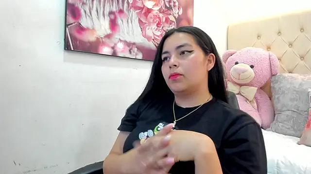 Snapshot of luna_bloomm_ chatting on 04-14-26, 04:17 luna bloomm online show from 04-14-26, 04:17