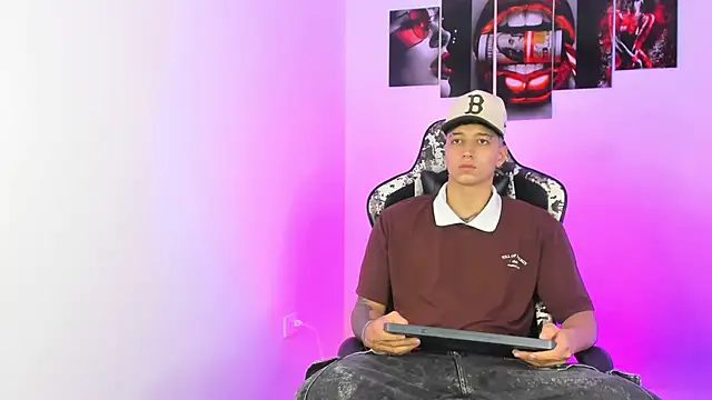 eithan boy  online show from 06-20-26, 11:48