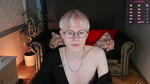 Snapshot of Liam_Blair chatting on 06-18-26, 05:39 Liam Blair online show from 06-18-26, 05:39