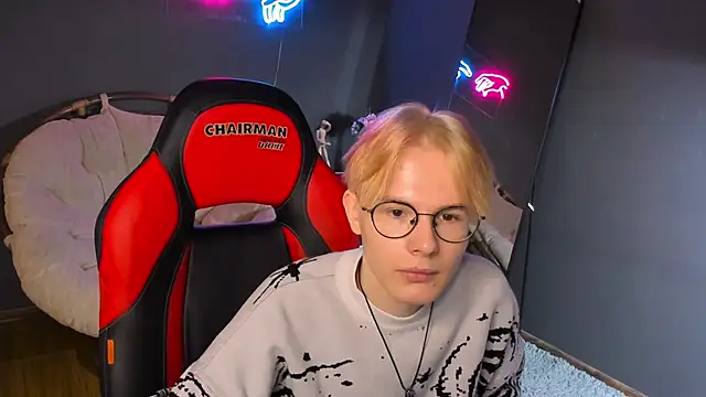 Snapshot of Liam_Blair chatting on 04-10-26, 05:47 Liam Blair online show from 04-10-26, 05:47