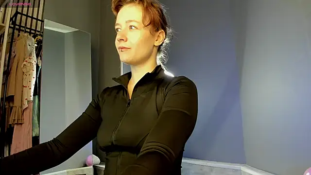 Snapshot of Ricki_Bloom chatting on 06-20-26, 01:10 Ricki Bloom online show from 06-20-26, 01:10