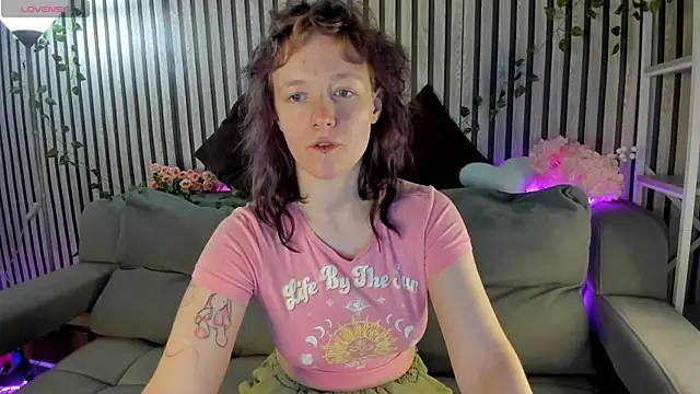 Snapshot of Ricki_Bloom chatting on 06-25-26, 09:25 Ricki Bloom online show from 06-25-26, 09:25
