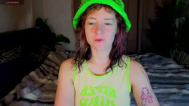 Snapshot of Ricki_Bloom chatting on 07-15-26, 01:12 Ricki Bloom online show from 07-15-26, 01:12