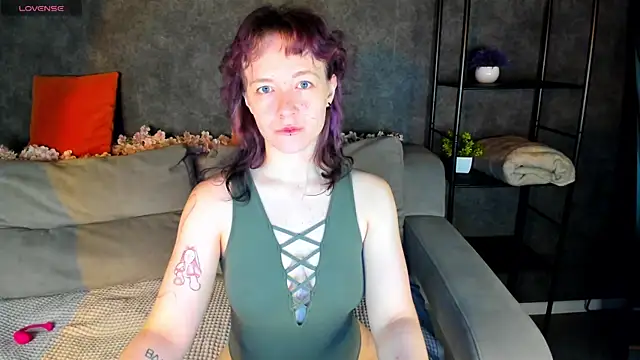 Snapshot of Ricki_Bloom chatting on 07-19-26, 01:03 Ricki Bloom online show from 07-19-26, 01:03