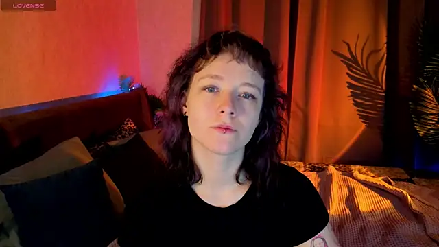 Snapshot of Ricki_Bloom chatting on 07-02-26, 01:17 Ricki Bloom online show from 07-02-26, 01:17