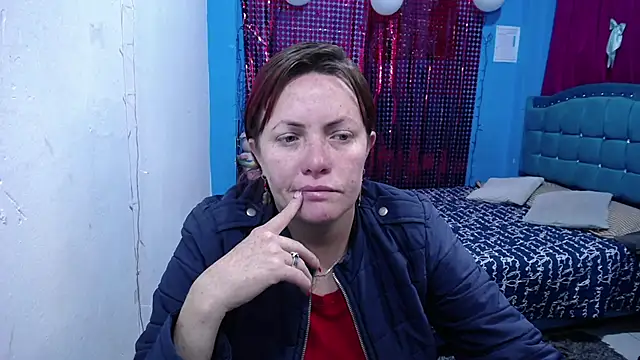 carolinhe26 online show from 04-18-26, 01:46