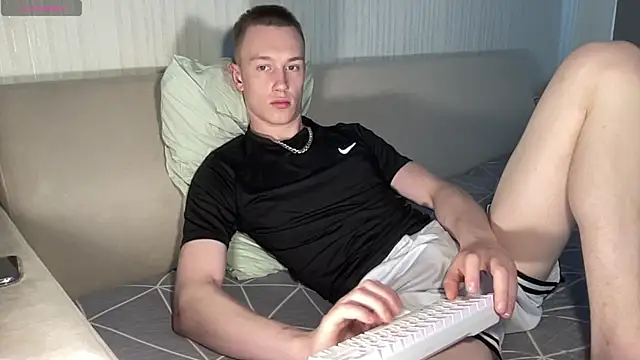 Snapshot of Travis_Gracile chatting on 07-04-26, 10:21 Travis Gracile online show from 07-04-26, 10:21