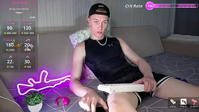 Snapshot of Travis_Gracile chatting on 07-09-26, 09:43 Travis Gracile online show from 07-09-26, 09:43