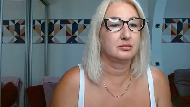 Snapshot of DianaFrances chatting on 06-28-26, 01:28 DianaFrances online show from 06-28-26, 01:28