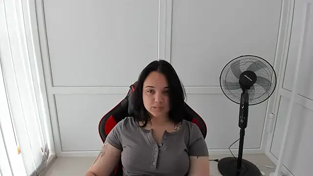 Snapshot of Caroline_cutte chatting on 06-14-26, 06:47 Caroline cutte online show from 06-14-26, 06:47