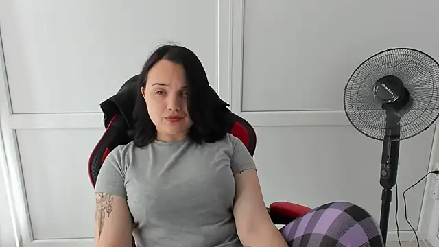 Snapshot of Caroline_cutte chatting on 06-10-26, 06:58 Caroline cutte online show from 06-10-26, 06:58