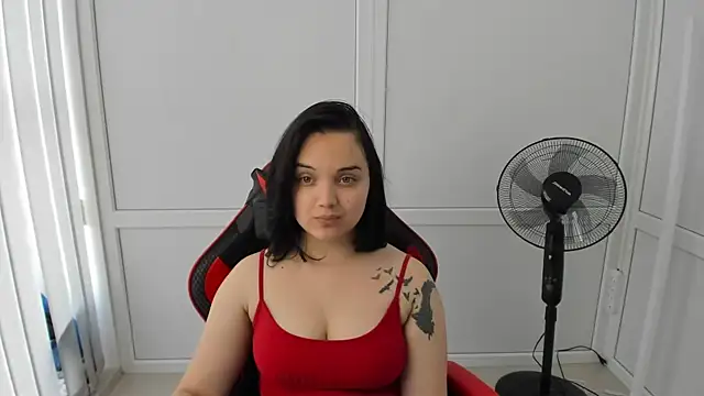 Snapshot of Caroline_cutte chatting on 06-17-26, 08:36 Caroline cutte online show from 06-17-26, 08:36