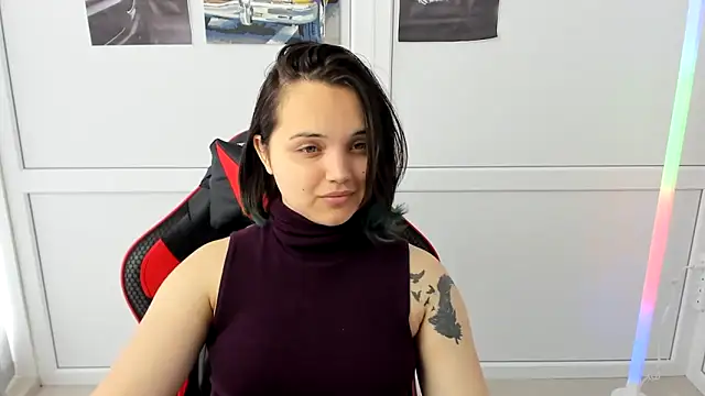 Snapshot of Caroline_cutte chatting on 05-13-26, 06:42 Caroline cutte online show from 05-13-26, 06:42