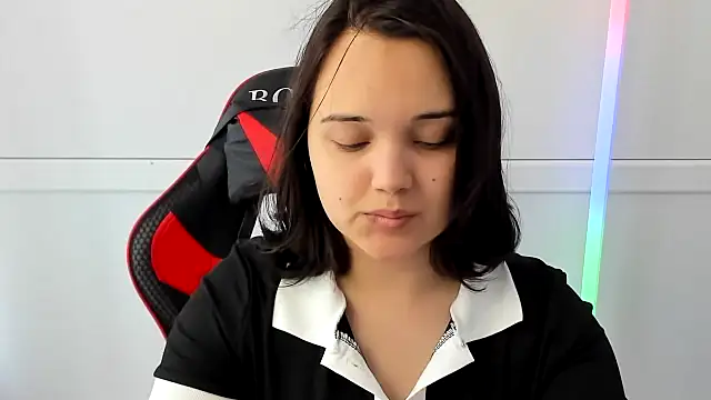 Snapshot of Caroline_cutte chatting on 05-24-26, 06:57 Caroline cutte online show from 05-24-26, 06:57