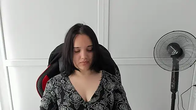 Snapshot of Caroline_cutte chatting on 06-09-26, 06:47 Caroline cutte online show from 06-09-26, 06:47