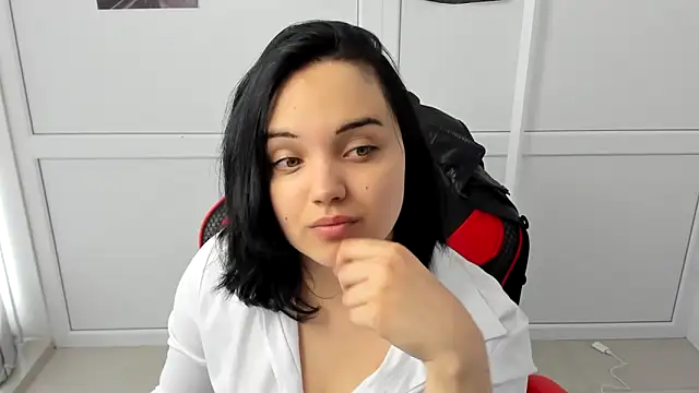Snapshot of Caroline_cutte chatting on 05-26-26, 07:28 Caroline cutte online show from 05-26-26, 07:28