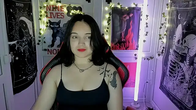Snapshot of Caroline_cutte chatting on 06-22-26, 06:54 Caroline cutte online show from 06-22-26, 06:54