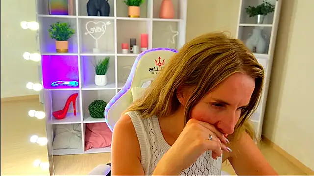 MollyLoll online show from 07-01-26, 10:59
