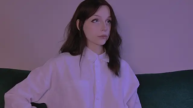 claire bennett  online show from 04-15-26, 01:22