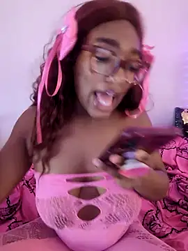 ChocolatCoveredStrawberry online show from 04-10-26, 06:37