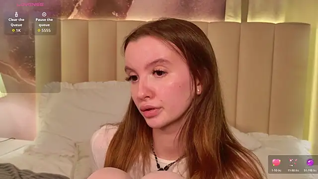 Snapshot of Molly__Quinn chatting on 07-14-26, 02:05 Molly Quinn online show from 07-14-26, 02:05