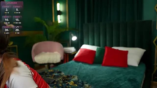 Molly  Quinn online show from 04-10-26, 05:42