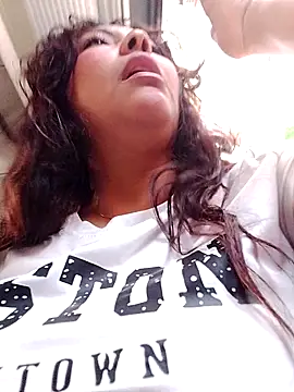 Izel  online show from 04-15-26, 05:50