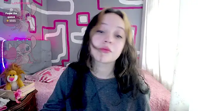 Snapshot of vero_doll12 chatting on 04-13-26, 01:26 vero doll12 online show from 04-13-26, 01:26