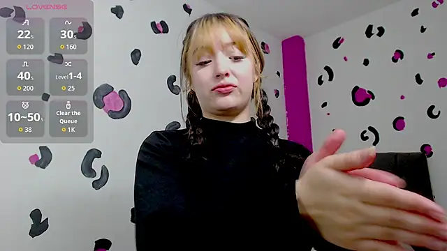 Snapshot of vero_doll12 chatting on 05-28-26, 01:28 vero doll12 online show from 05-28-26, 01:28