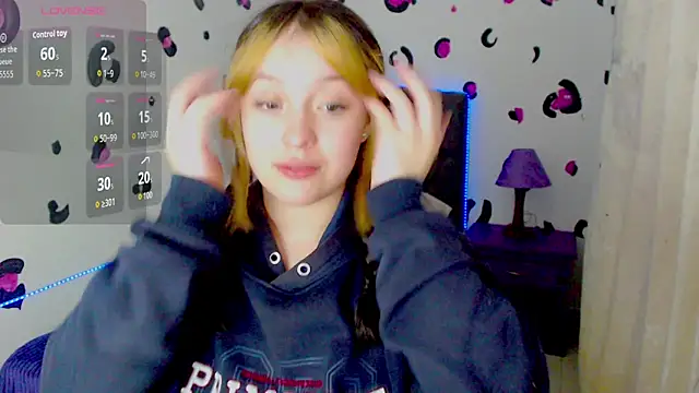 Snapshot of vero_doll12 chatting on 05-19-26, 01:51 vero doll12 online show from 05-19-26, 01:51