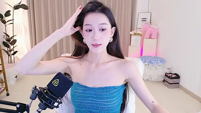 Snapshot of Dancing-CoCo-Pro chatting on 06-17-26, 04:12 Dancing-CoCo-Pro online show from 06-17-26, 04:12