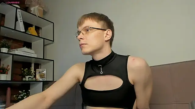 TwinkWhite online show from 05-04-26, 09:28