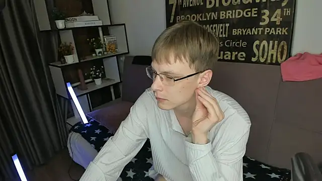 TwinkWhite online show from 05-24-26, 09:04