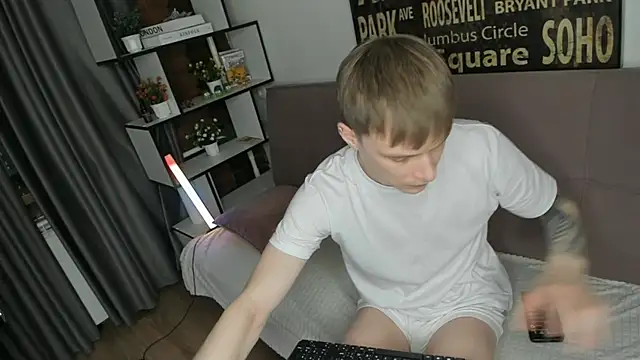 TwinkWhite online show from 05-18-26, 09:08