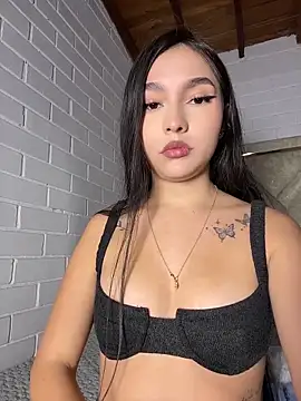 LauKisses online show from 04-11-26, 01:13