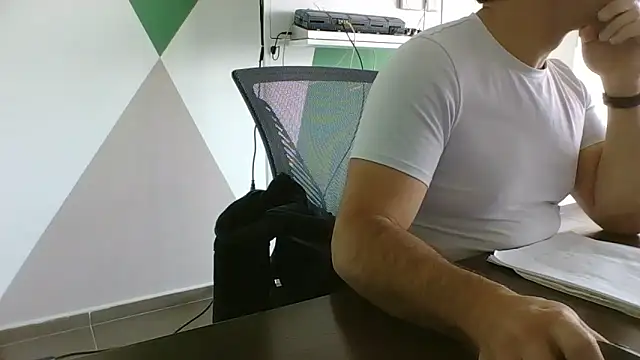 Snapshot of brunosso85ita chatting on 04-30-26, 02:35 brunosso85ita online show from 04-30-26, 02:35