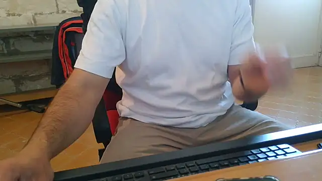 Snapshot of brunosso85ita chatting on 04-21-26, 07:15 brunosso85ita online show from 04-21-26, 07:15