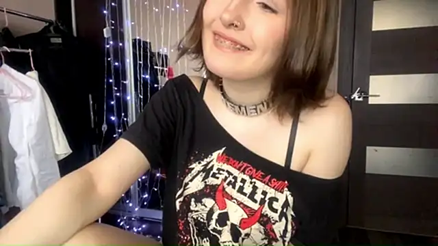 Snapshot of virusDoll chatting on 04-28-26, 09:35 virusDoll online show from 04-28-26, 09:35