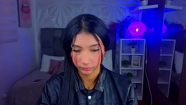 Perlaa moon  online show from 07-14-26, 07:09
