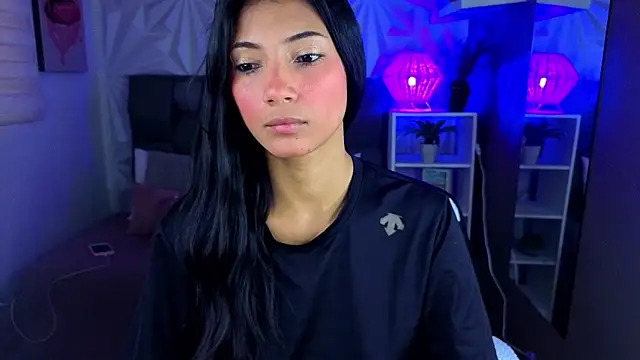 Perlaa moon  online show from 06-17-26, 01:43