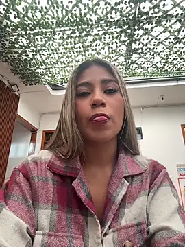 Kimmiebellarie online show from 05-18-26, 01:05